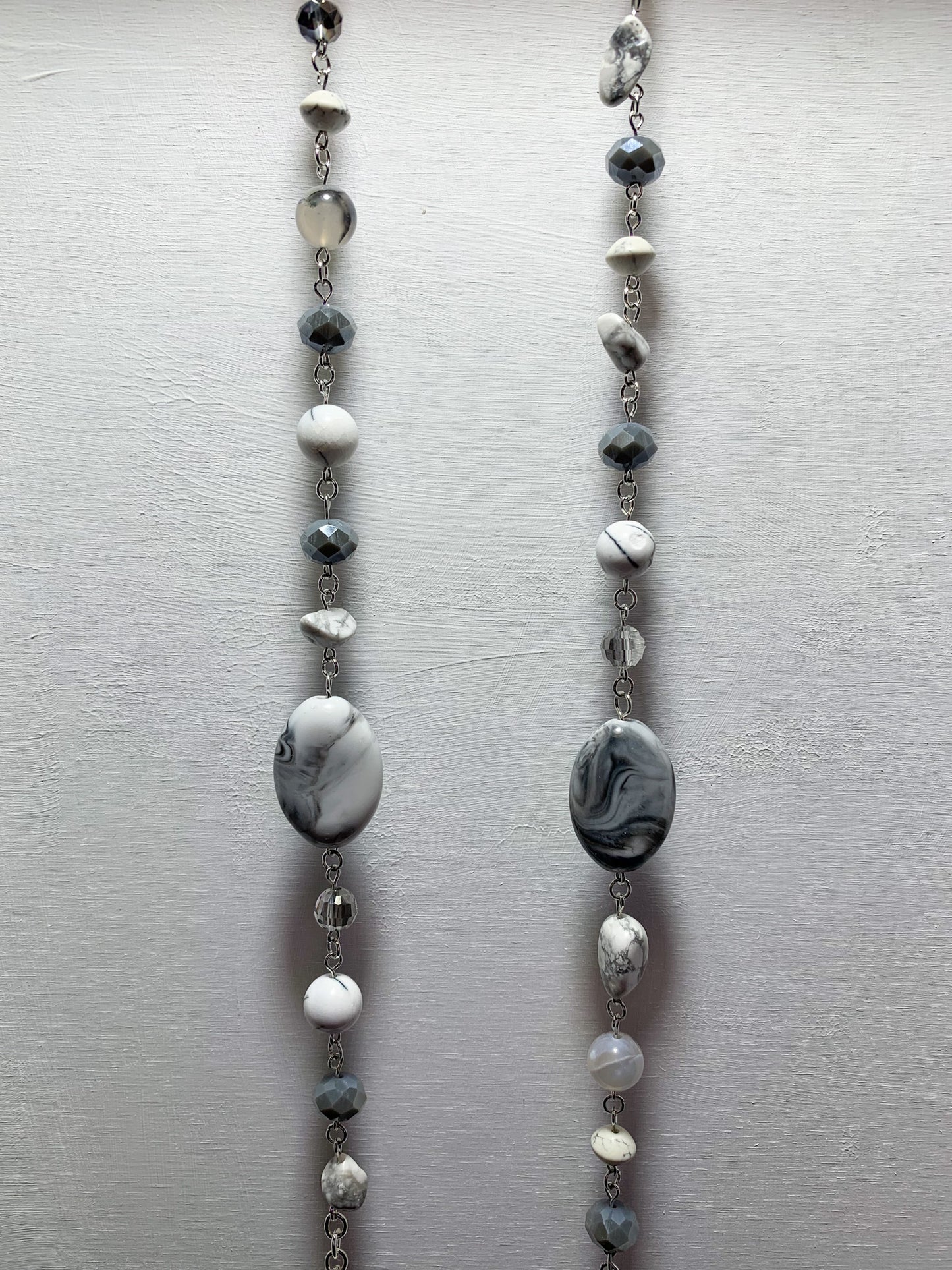 Howlite Fog Eyeglass Chains